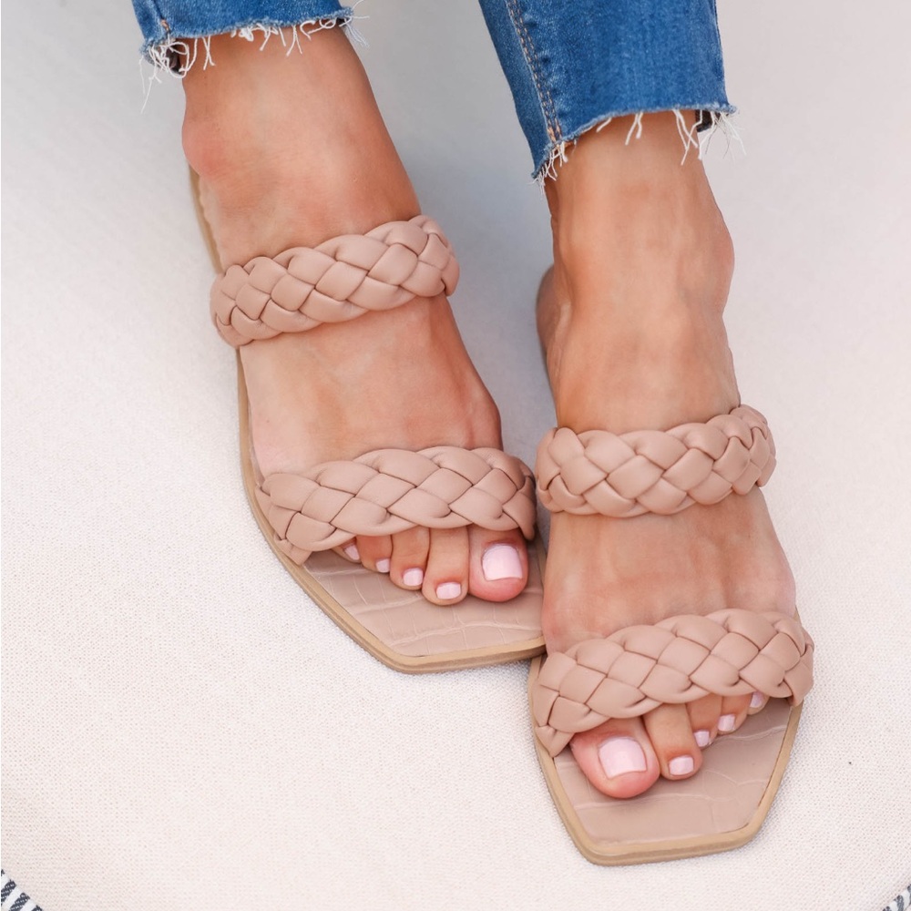 Dolce Vita Indy Sandal | size 6